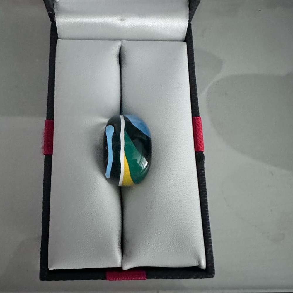 Very cute plastic ring. Greet colors
